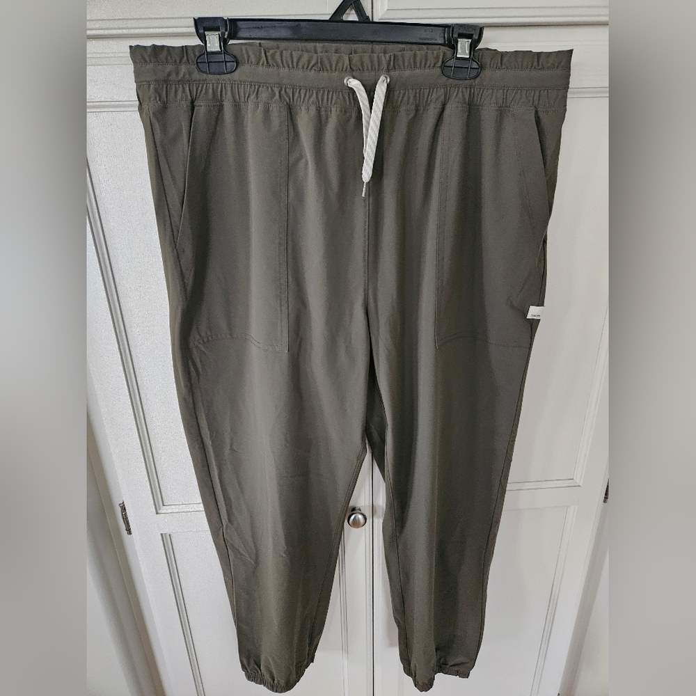 Vuori Miles Jogger Pants Women's Size XXL  Style VW481 Green